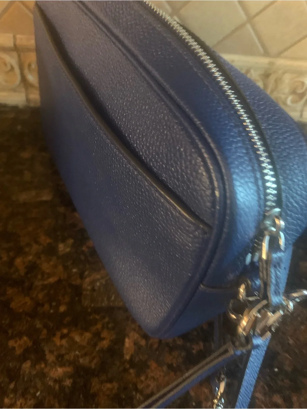 🍂 SALE🐿️ M KORS JET SET XBODY BRAID LEATHER HANDLE BLUE CLASSY W/ BLUE JEANS!
